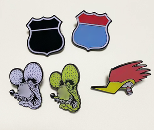 Insignia Metálica de Alta Gama con Diseño de Gato de Dibujos Animados Retro, en Oferta - Product Image 2