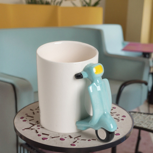 Ly sứ hình tay lái xe đạp điện sáng tạo, hoàn hảo cho cà phê và trà - Product Image 1