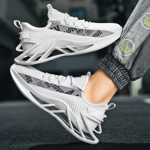 Zapatillas deportivas de ocio fluorescentes nocturnas, ligeras y duraderas, transpirables, para hombre, color rojo intenso, estilo moderno. - Product Image 2