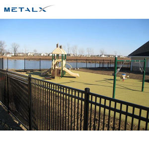 Clôture de jardin en métal moderne 4x4 avec poteaux carrés galvanisés, décorative, pour piscine, avec porte sous le plateau - Product Image 5