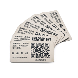 Étiquettes personnalisées à bas prix avec code QR gravé au laser, plaques signalétiques en métal aluminium pour tables <span class=keywords><strong>de</strong></span> restaurant et clubs - Product Image 1