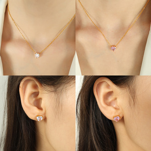 Conjunto de collar y aretes con circonitas en forma de corazón para mujer, joyería de fiesta, engaste de aleación de zinc, chapado en oro, piedras rosas y transparentes - Product Image 4