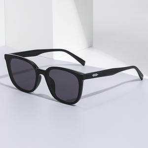 Gafas de Sol para Mujer Chevrolet, Negras, Montura Metálica TR, Lentes TAC UV400 Clase 2, Protección Solar, Moda para Exteriores - Product Image 2