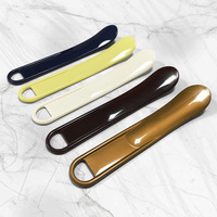Chausse-pied en plastique portable pas cher de 20 cm, surface brillante, pour les personnes âgées, les enfants et les femmes enceintes - Utilisation pratique à domicile avec trou de suspension