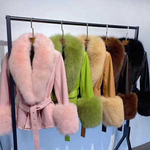 Giacca in pelle di pecora da donna con collo e polsini in pelliccia di volpe - Product Image 2