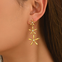 Anting Bunga Tiga Tingkat dengan Hiasan Berlian Imitasi Berkilau di Tengah, Anting Gantung Floral untuk Pesta Pernikahan dan Pemakaian Sehari-hari