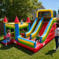 Structure gonflable pour enfants de taille commerciale, combinant aire de saut intérieure et extérieure, avec toboggan aquatique et sec en PVC