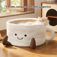 Lit pour chat semi-fermé intégré toutes saisons avec griffoir, tapis de couchage sécurisé