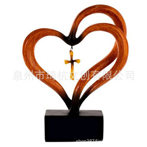 Adorno de Escritorio en Forma de Corazón, Resina, Dos Corazones Cruzados Colgantes, Decoración para Sala de Estar u Oficina - Product Image 5