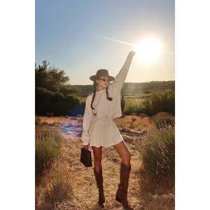 Conjunto Deportivo Beige Torque, Shorts y Falda, Ropa Deportiva Cómoda y Elegante - Product Image 5