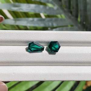 Pierre d'émeraude naturelle de laboratoire |   Émeraude verte |   Émeraude néon |   Pierre précieuse émeraude menthe |   Bague de fiançailles en forme de cercueil et d'hexagone - Product Image 5