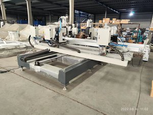 Ligne de production de cadres de fenêtres en PVC/UPVC E-WORLD avec machine de soudage CNC et machine de nettoyage des coins, haute précision, contrôle PLC 380V - Product Image 4