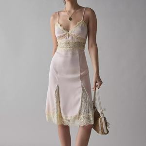 เดรสผ้าซาตินลูกไม้แบบใหม่สำหรับผู้หญิงปี 2025 ดีไซน์หรูหราเบาบางแบบมีสายรัดไหล่ ความยาวปานกลาง สไตล์เซ็กซี่ - Product Image 1