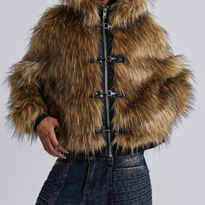 Giacca Corta Invernale Stile Street in Ecopelle Kaki con Cappuccio e Fibbia in Ferro, Lussuoso Capospalla Femminile Millennium Girl con Pelliccia Sintetica - Product Image 1