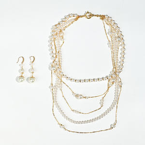 Ensemble de colliers luxueux haut de gamme et élégants, avec un long collier multicouche en perles de Shijia à forte luminosité et fermoir en cuivre - Product Image 5