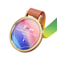 Médaille de récompense sportive en verre cristal personnalisée 2026 pour le karaté, avec ruban coloré, techniques d'impression UV, trophées et plaques – Vente en gros