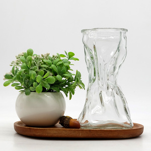 Vase en verre unique en forme de sablier, design transparent à surface irrégulière, personnalisable pour la décoration de <span class=keywords><strong>mariage</strong></span>, d'hôtel, ou comme centre de table floral. - Product Image 3