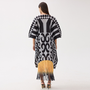 Nuovo Arrivo Miyake Pleats: Abito da Festa con Scollo a V e Stampa a Frange per <span class=keywords><strong>Donna</strong></span>, <span class=keywords><strong>Taglie</strong></span> <span class=keywords><strong>Grandi</strong></span> - Product Image 6