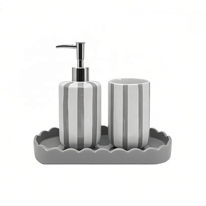 Set di bottiglie di lozione in ceramica a strisce rosse e bianche all'ingrosso per l'<span class=keywords><strong>arredamento</strong></span> <span class=keywords><strong>moderno</strong></span> del <span class=keywords><strong>bagno</strong></span> e soluzioni di stoccaggio eleganti - Product Image 4