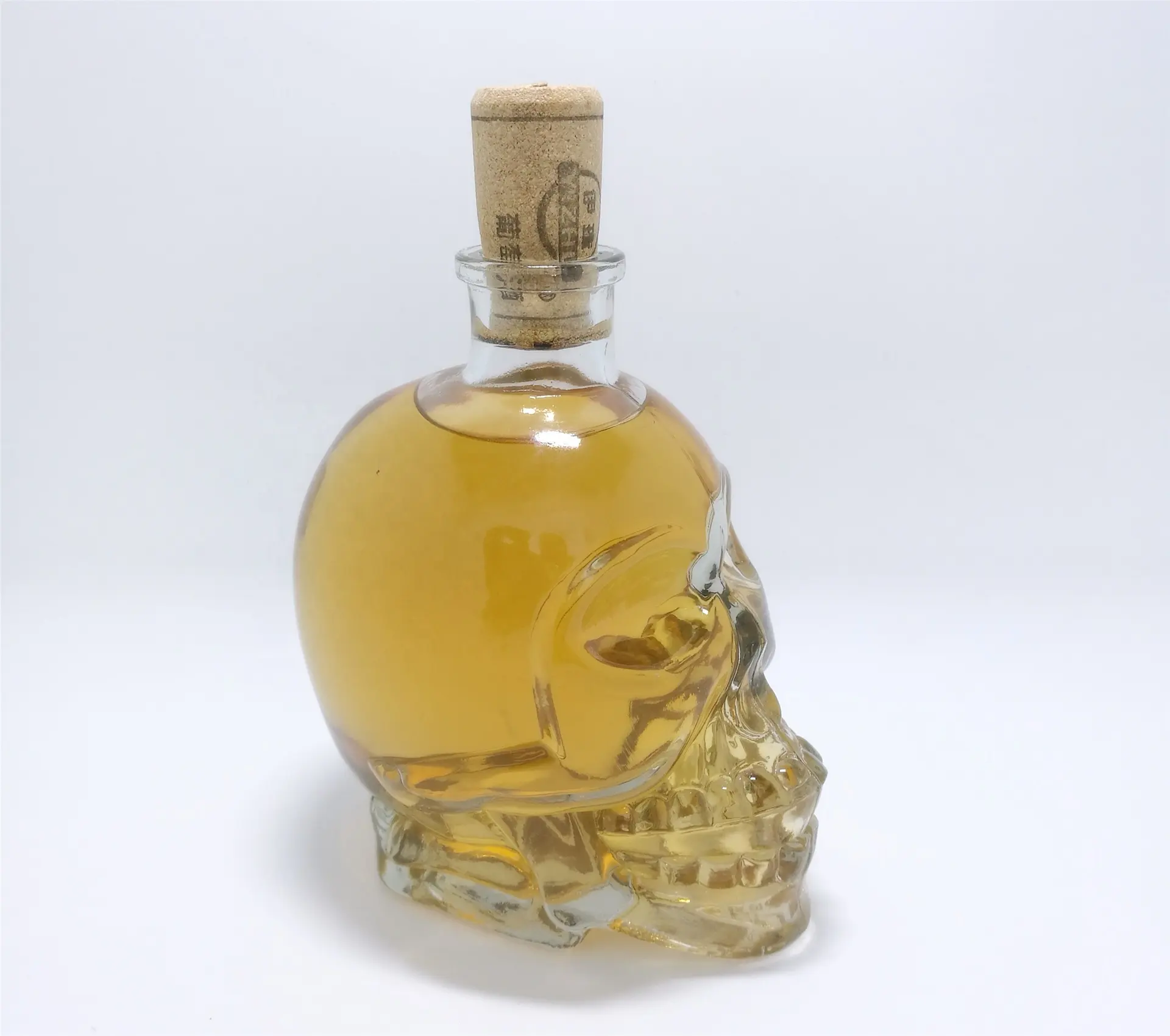 Machine Made Cheap Skull Head Shaped Glass Decanter With Cork Stopper