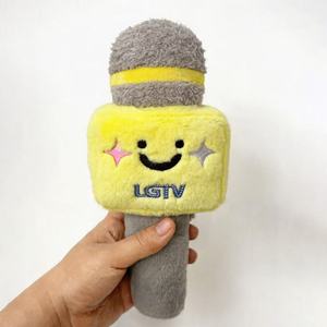 Lindo Protector de Micrófono de Peluche para Cinturón de Seguridad, Antiabrasión, Antiestrangulación, Evita Presiones Accesorias en Botones, Estilo Muñeco Creativo - Product Image 1