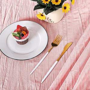 Nappe en taffetas froissé rectangulaire blanche pour tables rectangulaires de 6 pieds, nappe écrasée de mariage - Product Image 4