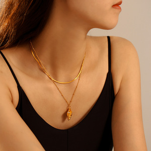 批发独特的独家18k金不锈钢龙虾海螺造型仿珍珠项圈项链女链扣 - Product Image 2