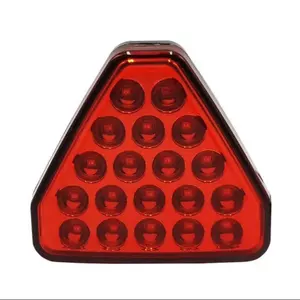 Feux de freinage centraux universels de voiture Style LED rouge Pare-chocs arrière Stop lampe stroboscopique feux de voiture triangulaires