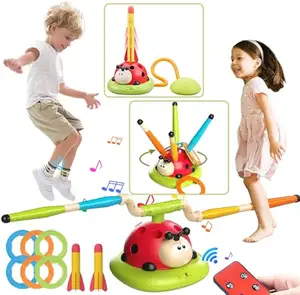 Venta al por mayor de juguetes EPT para niños al aire libre 3 en 1 Musical saltar la cuerda lanzacohetes Toss Ring juego juguete con control remoto