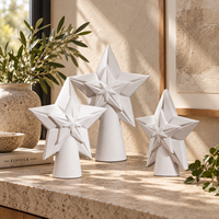 Sculpture d'étoile en céramique blanche, objet décoratif géométrique pour la décoration moderne de la maison et la présentation sur table
