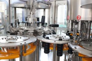 Machine de remplissage de boissons entièrement automatique avec réservoir de <span class=keywords><strong>reflux</strong></span> pour solution nutritive, ligne de remplissage en bouteille - Product Image 3