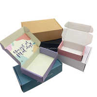 Boîte d'expédition en carton ondulé noir personnalisée et écologique, petite et robuste, pour l'expédition de chaussettes avec gaufrage en fourrure