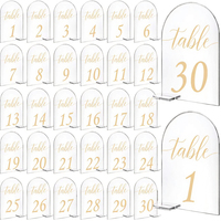 Supports de numéros de table de mariage modernes en acrylique transparent 10x15cm en gros, avec cartes de place pour centres de table en forme d'arche