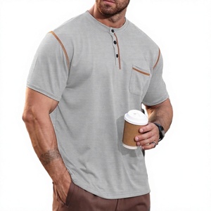 Camiseta Henley de manga corta para hombre, color gris jaspeado, con ribete en contraste y bolsillo en el pecho, estilo casual, corte regular, tejido de algodón. - Product Image 1