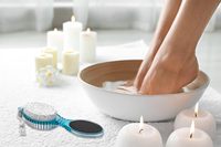 Kit de pédicure et manucure : lime à pieds, pierre ponce, brosse de nettoyage, lime en plastique, lime à ongles, râpe à pieds, éliminateur de callosités pour usage domestique
