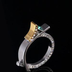 Anillo de Compromiso Europeo Creativo Clásico con Microincrustaciones de Gemas Verdes, Corte Princesa Cuadrado, Joyería de Moda en Dos Tonos, Regalo - Product Image 3