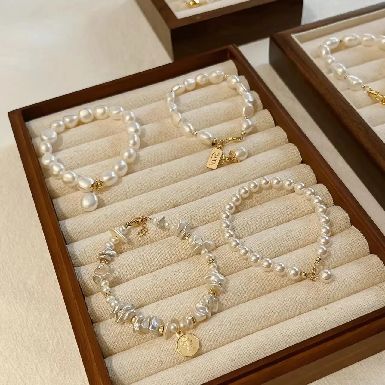 Nueva moda llegó pulsera de encanto de diseño de perlas de alta calidad para joyería de mujer