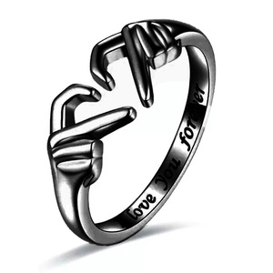 Anello con incisione a forma di cuore, gioiello minimalista e dolce per l'uso quotidiano. - Product Image 6