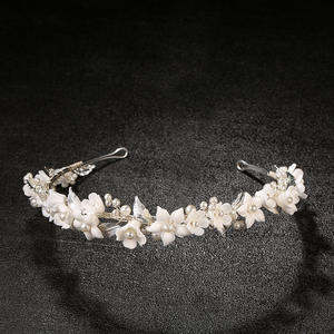 Corona de Pelo de Cerámica Chapada en Oro con Flores de Perlas para Novia, Aniversario de Bodas, Baile de Graduación, Damas de Honor - Product Image 2