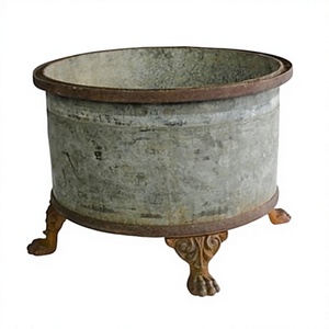 Jardinière ronde vintage en métal galvanisé avec pieds à griffes, pot à fleurs durable pour le jardin - Product Image 1