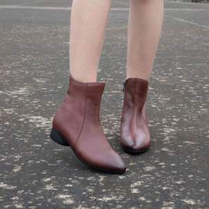 Produttore di scarpe personalizzate OEM 2025 di alta qualità Vintage <span class=keywords><strong>donna</strong></span> Chelsea stivali calzino vera <span class=keywords><strong>pelle</strong></span> inverno <span class=keywords><strong>stivaletti</strong></span> alla caviglia per le signore - Product Image 4