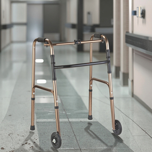 Andador de aluminio directo de fábrica al por mayor con ruedas de color marrón para el cuidado de la salud - Product Image 4