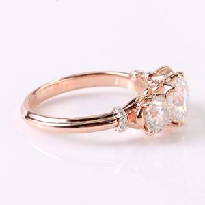 Personalizar 2 quilates antiguo cojín de la mina corte Centro moissanite 3 piedra anillo de bodas en 10K oro rosa - Product Image 4