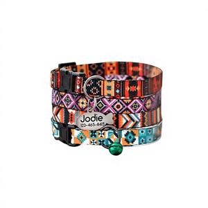 Etiqueta de Identificación Personalizada con Diseño Tribal Azteca en Terciopelo Sólido, con Campana, Collar Ajustable con Lazo para Niña o Niño - Product Image 1