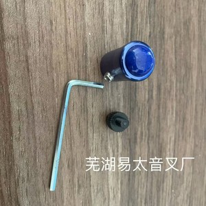 Support universel multicolore pour diapason avec perles rondes en calcédoine, diapason en améthyste naturelle et base en jade. - Product Image 4
