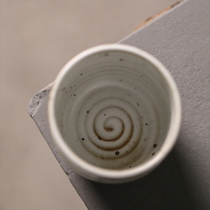 ถ้วยชาญี่ปุ่นวินเทจทำมือสำหรับโรงแรมมีจุดสองสี MSH - Product Image 4