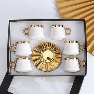 Juego de Taza y Platillo de Café Turco con Borde Dorado, Estilo Vintage, Forma Ondulada, Cerámica Ecológica, Incluye Paquete de Regalo - Product Image 1