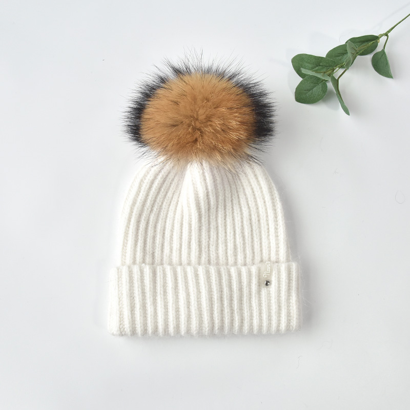 Blanc avec pompon brun