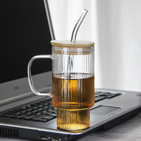 Mug en verre côtelé vertical de 350 ml avec poignée, couvercle en bambou et paille en verre – Tasse vintage transparente pour café glacé, jus, thé et autres boissons