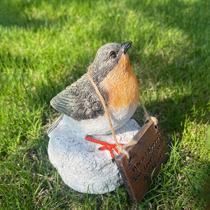 Escultura Decorativa para Jardín, Letrero de Bienvenida con Forma de Pájaro, Hecho de Resina, una Pieza Elegante para Decoración de Jardín - Product Image 1